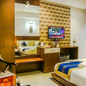 https://taj-heights.agrahotelsindia.net