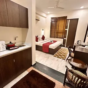 https://hollyhocks-residency.hotelsdelhi.org